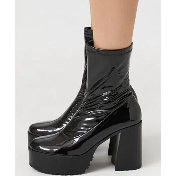 Forever 21 Faux Patent Leather Lug-Sole Booties Black Size 10 - Picture 12 of 12